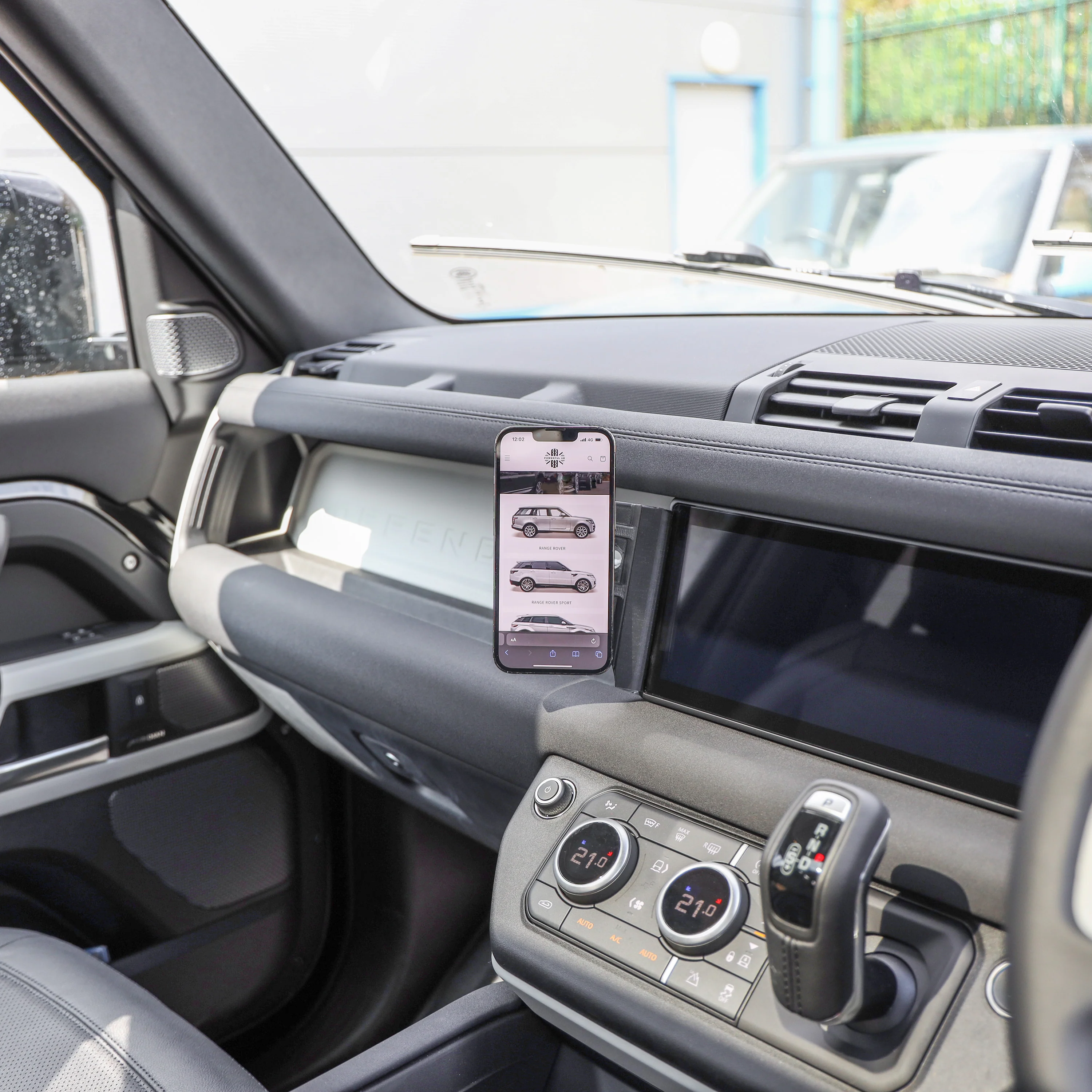 10" Infotainment Screen Phone Mount for Land Rover Defender L663 - RHD - Magsafe Version - Image 5