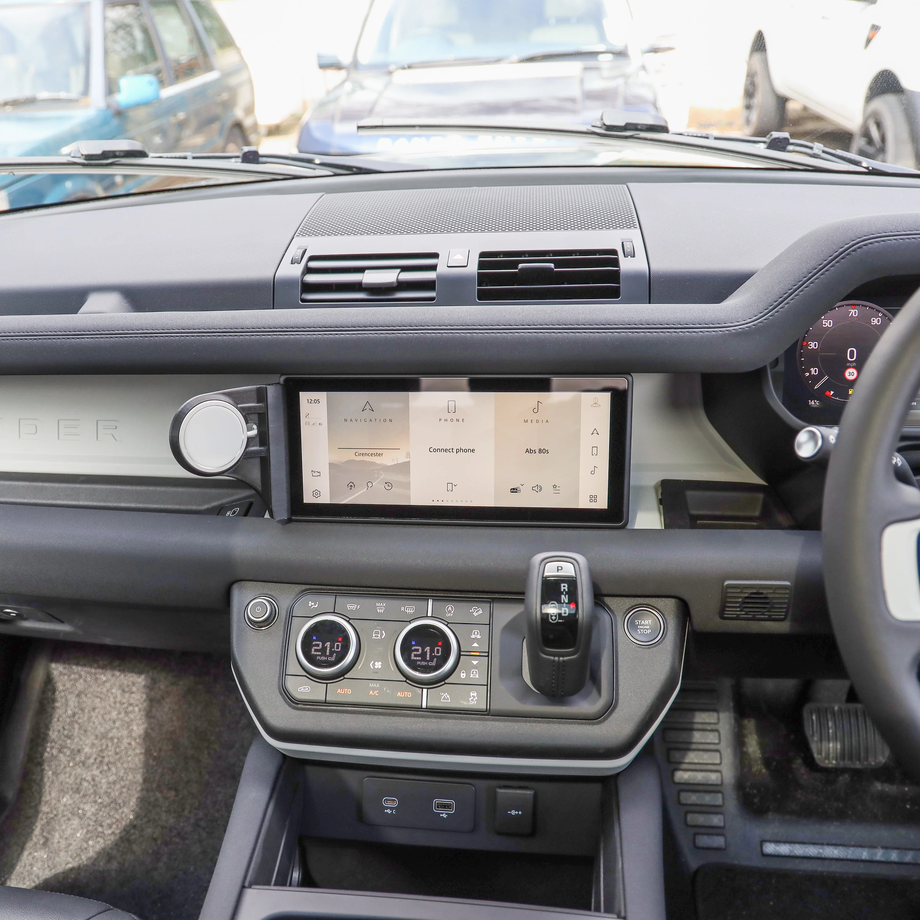 10" Infotainment Screen Phone Mount for Land Rover Defender L663 - RHD - Magsafe Version - Image 6