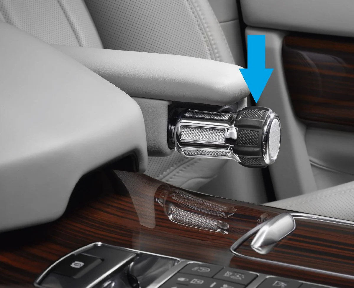 Adjusting Front Seat Arm Rest Knobs for Land Rover Discovery 5