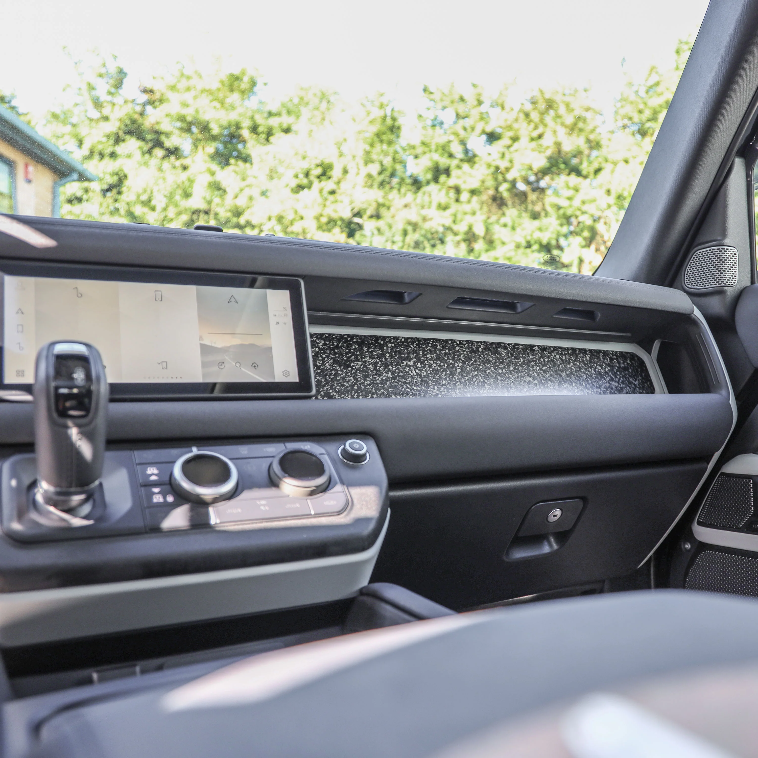 Aluminium Dashboard Fascia Panel Kit for Land Rover Defender L663 (LHD) - Chopped Carbon - Image 6