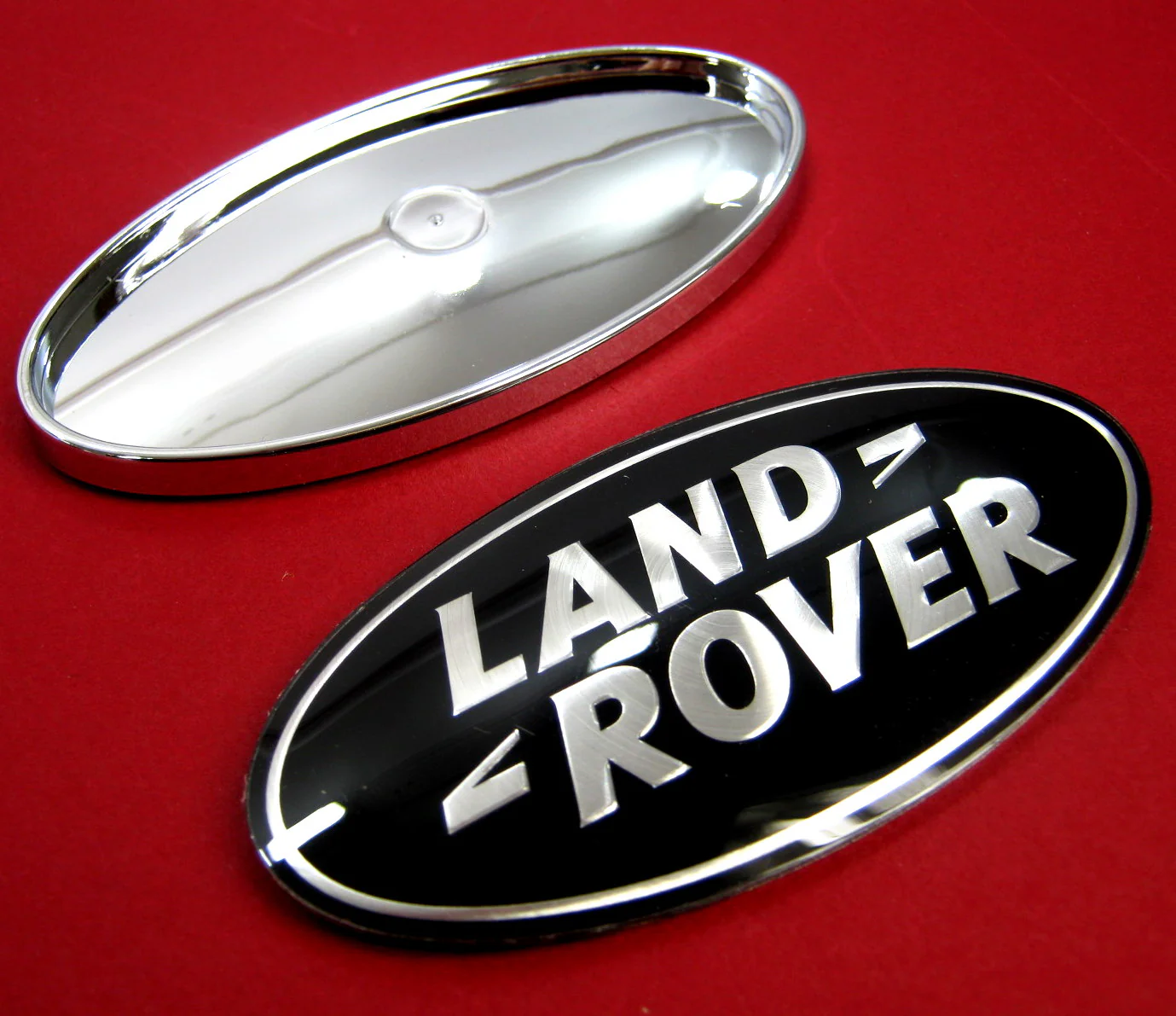 Black & Silver Badge on Chrome Plinth for Range Rover P38 - Image 4