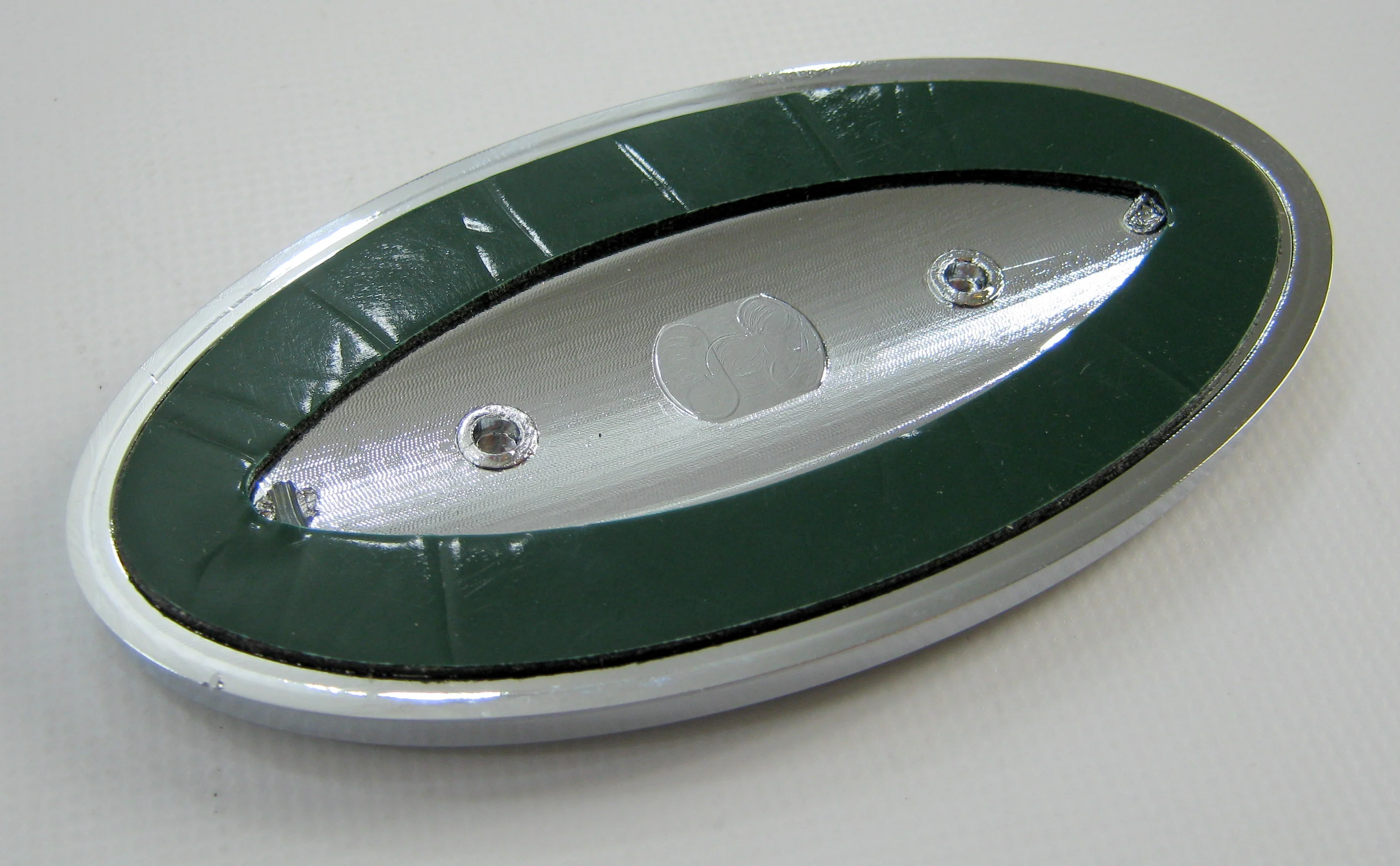 Black & Silver Badge on Chrome Plinth for Range Rover P38 - Image 7