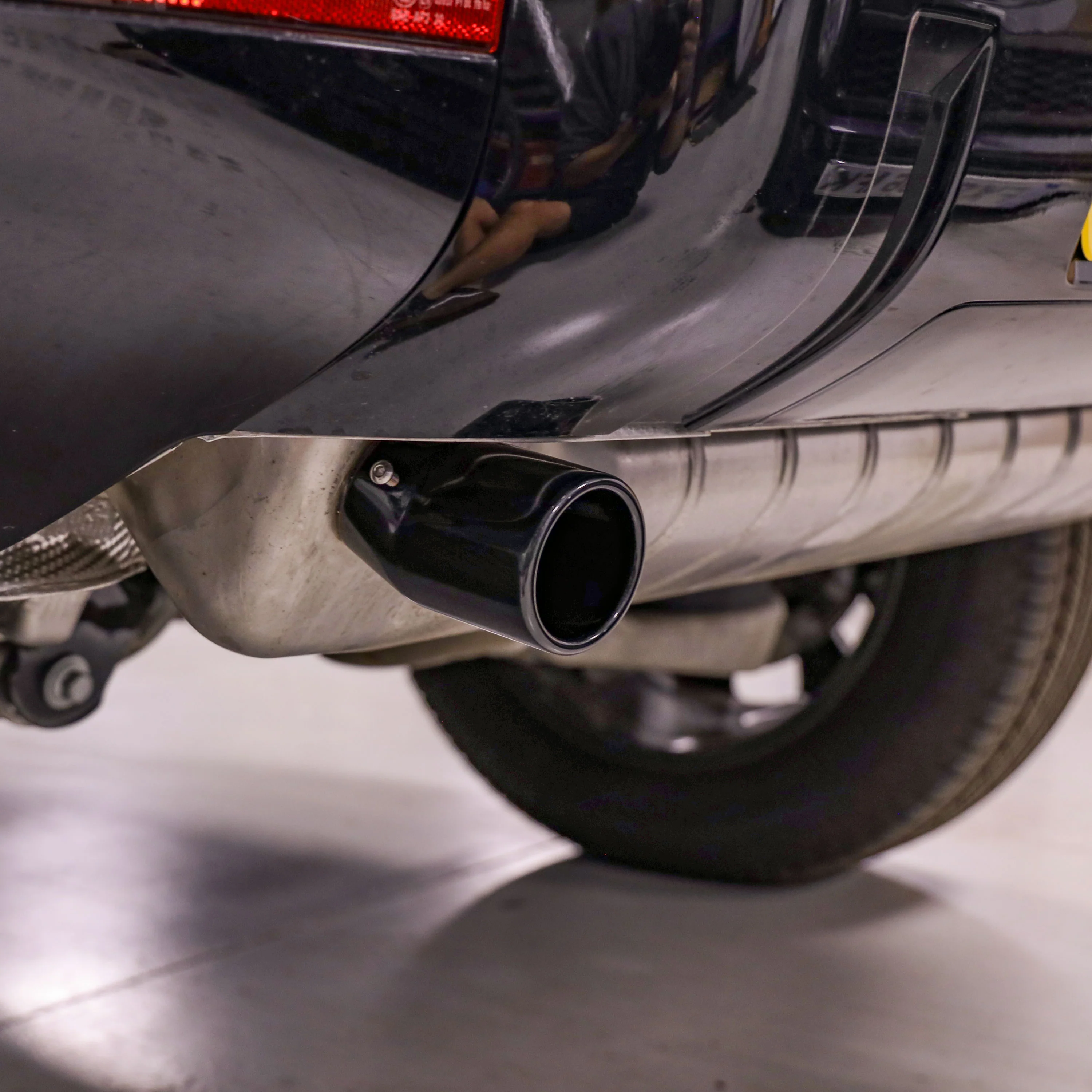 Exhaust Tips for Land Rover Defender L663 (for 65mm exhaust) - Cerakote Glacier Black - Image 5