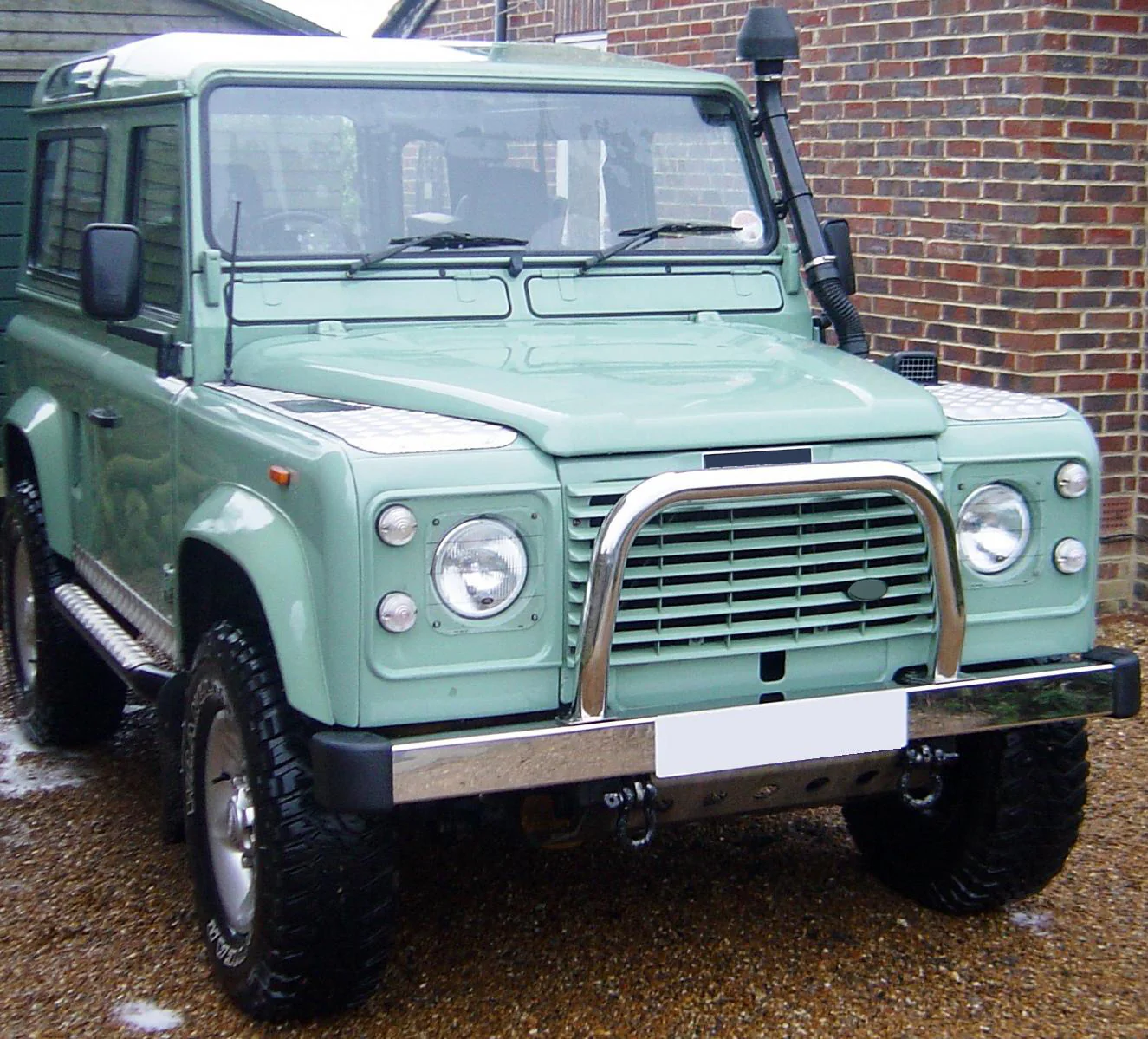 Front Bumper Rubber End Cap (genuine) for Land Rover Defender - Image 3