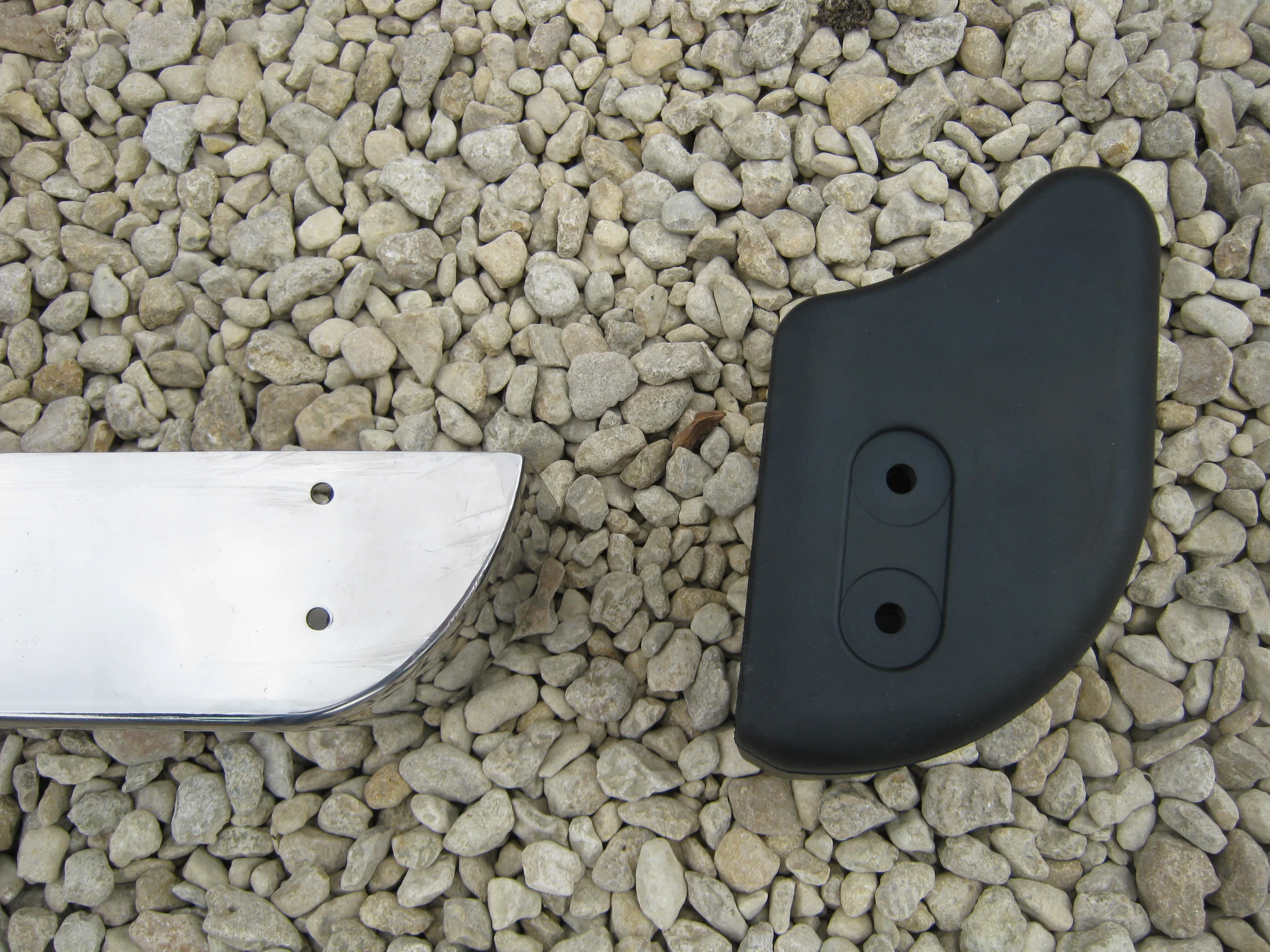 Front Bumper Rubber End Cap (genuine) for Land Rover Defender - Image 5