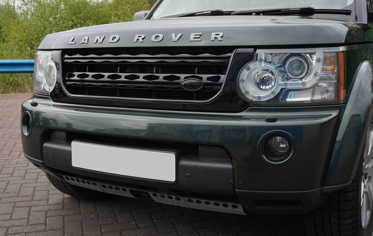 Front Grille "facelift look" - Full Black - for early Land Rover Discovery 4 - Image 2