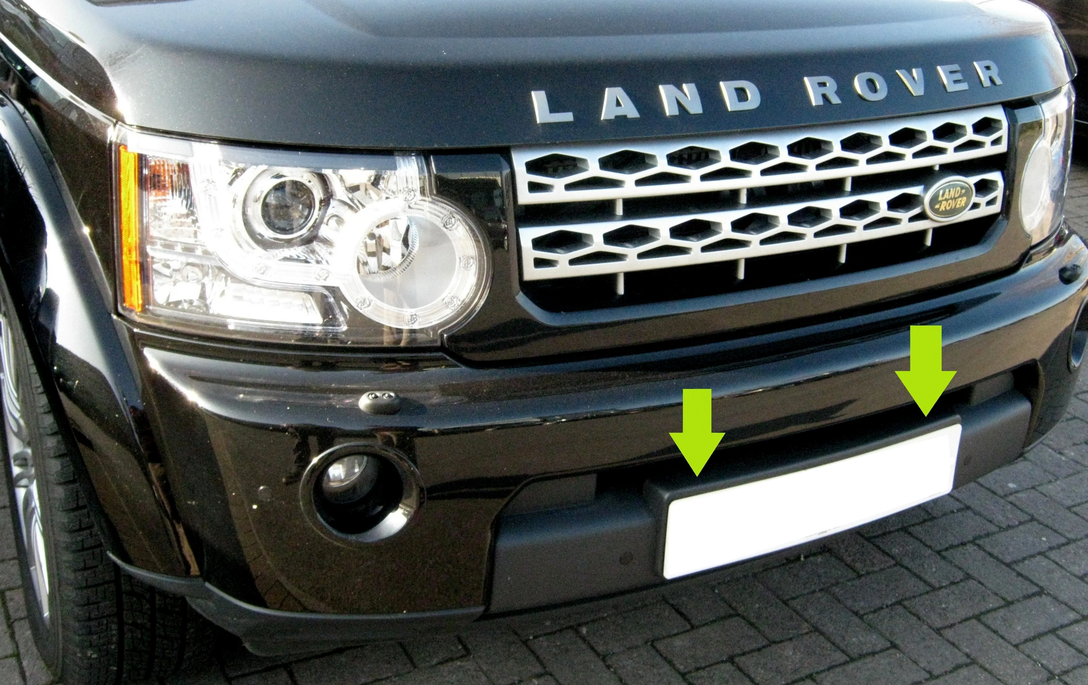 Front Number Plate Plinth (genuine) for Land Rover Discovery 4 - Image 4
