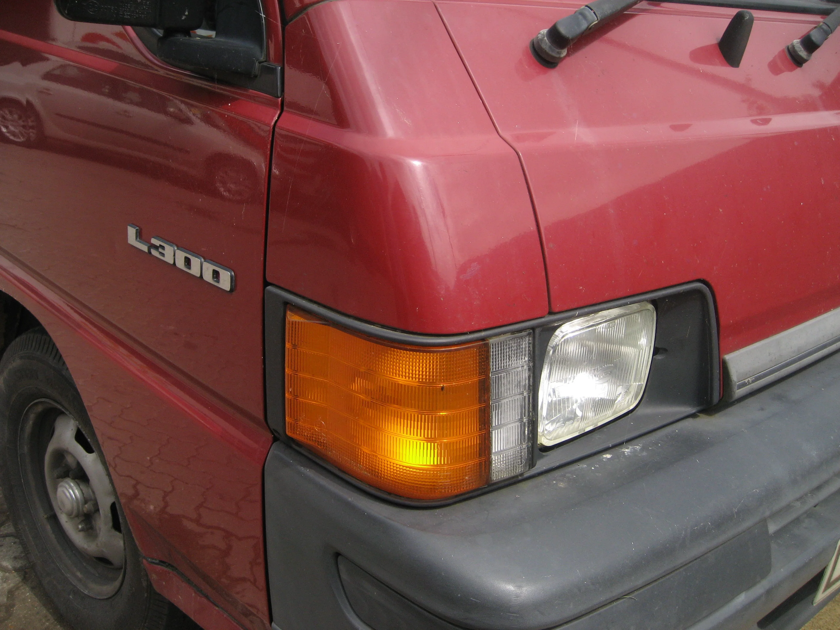 Halogen Headlight Mitsubishi L300 Van - PAIR - RHD - Image 6