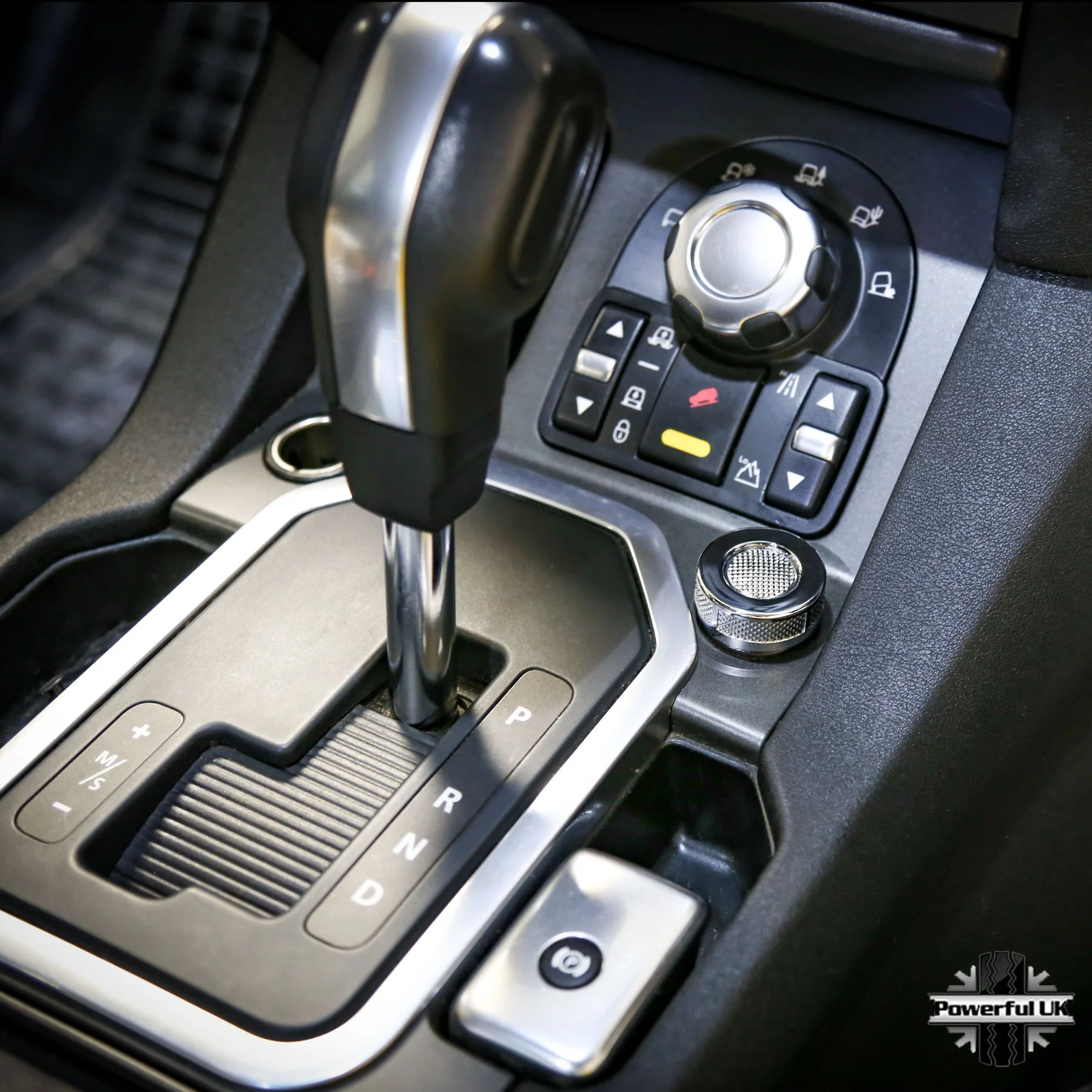 "HSE Luxury" Style Power Outlet Chrome Trim - 2 pcs for Land Rover Discovery 5 - Image 3