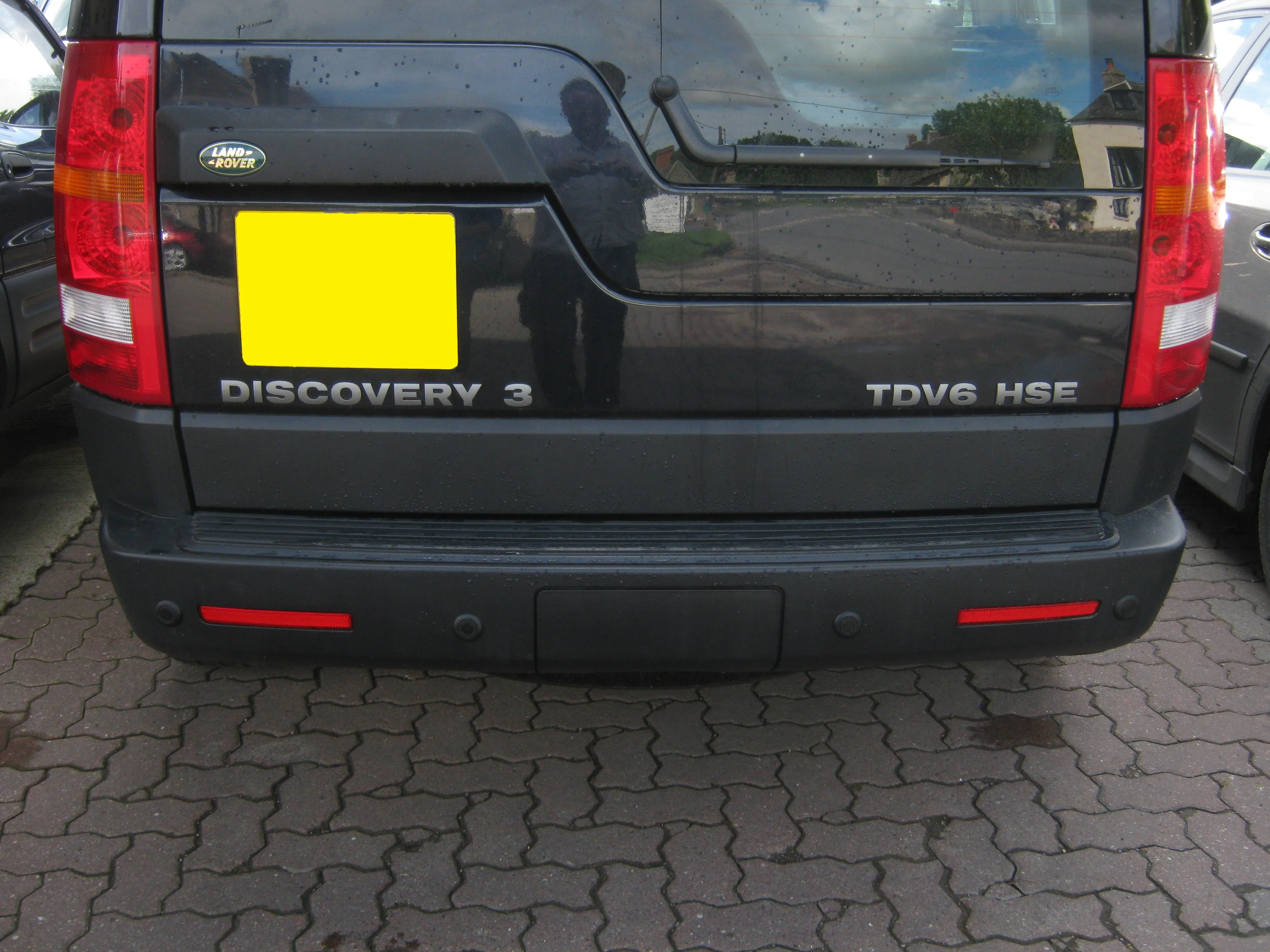 Rear Bumper Reflector for Land Rover Discovery 3 & 4 - Genuine - LEFT LH - Image 3