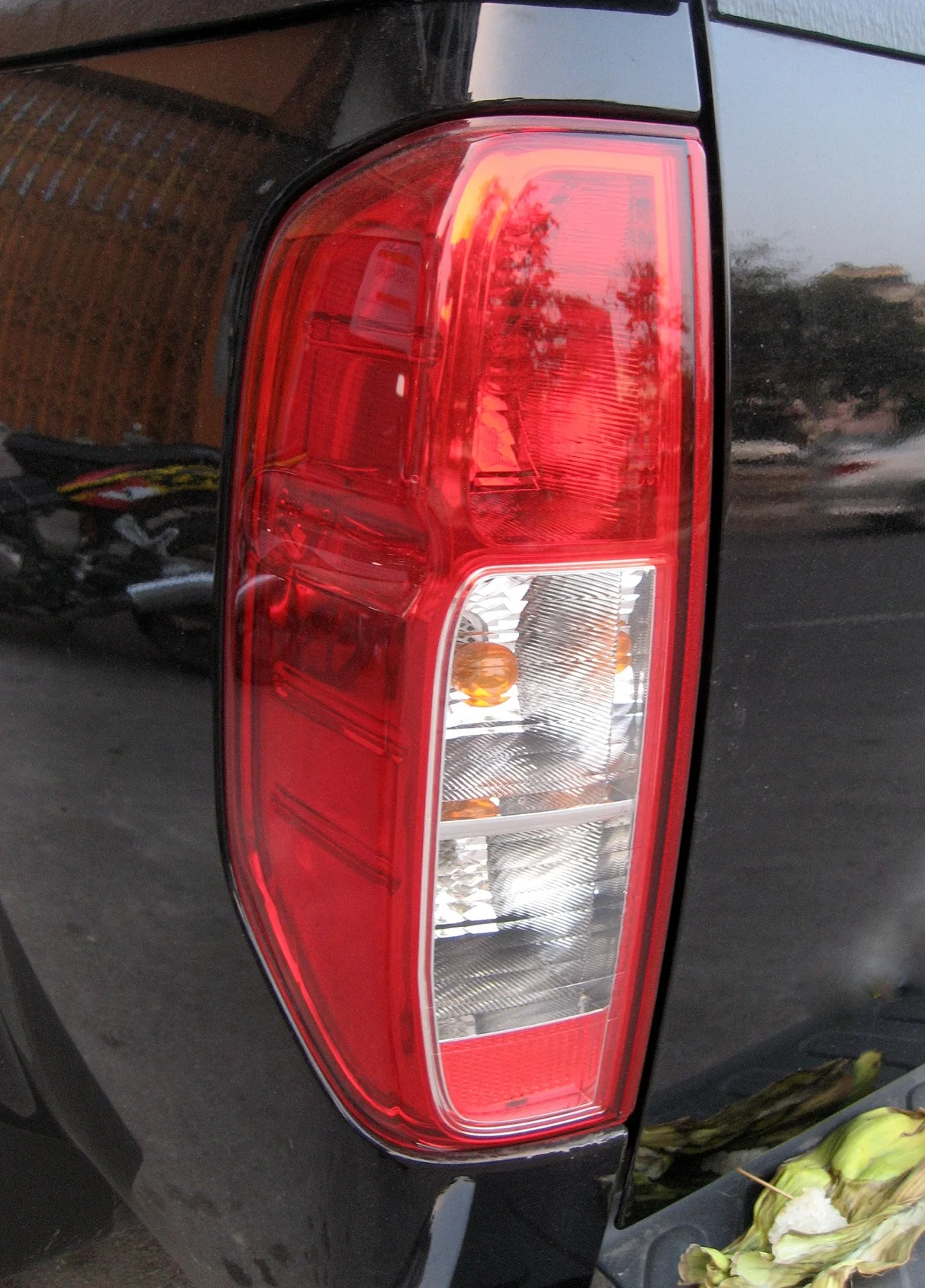 Rear Light ( Non Genuine ) - LH - for Nissan Navara D40 - Image 2