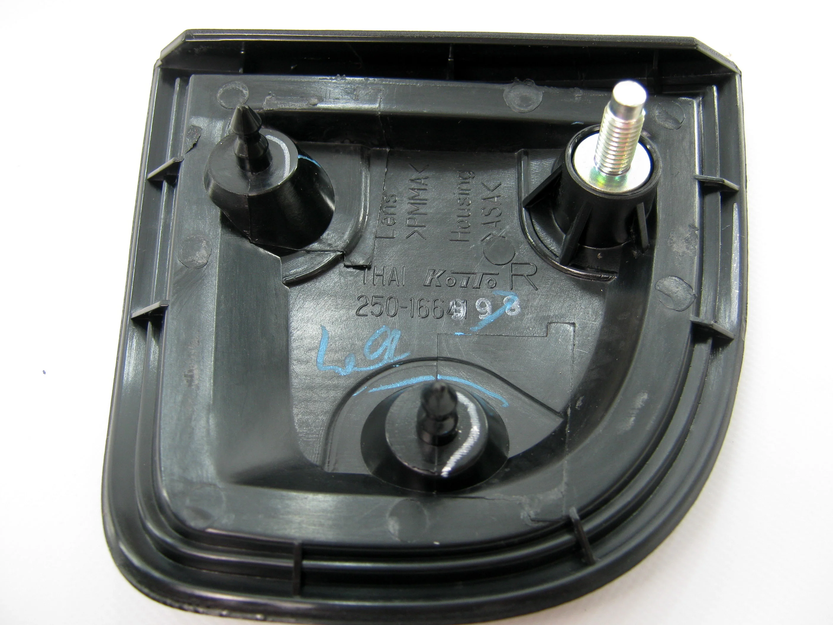 Rear Reflector - RH - for Mitsubishi L200 (OE) - Image 4