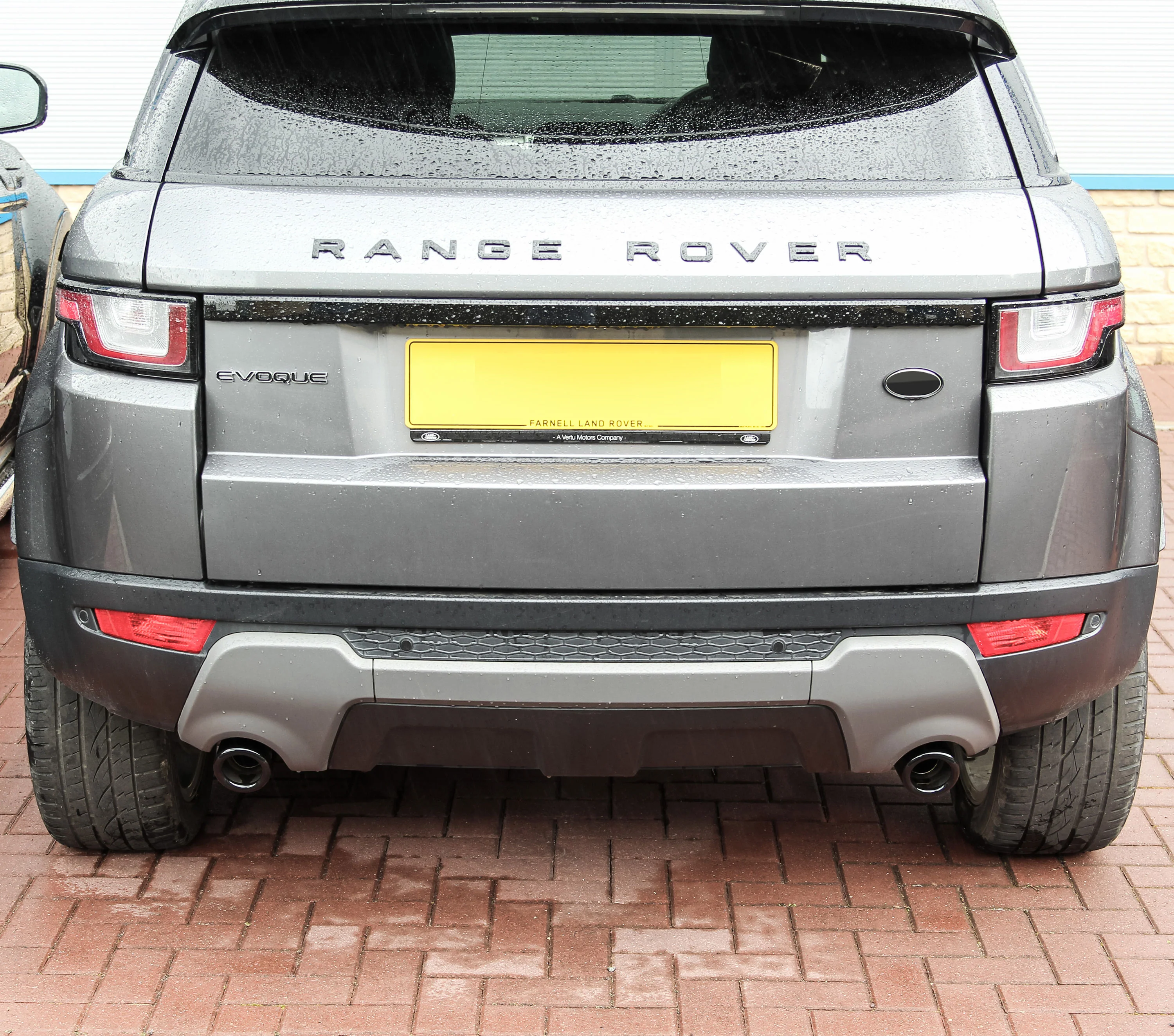Round Exhaust Tips - PAIR for Range Rover Evoque L538  - Gloss Black - Image 3