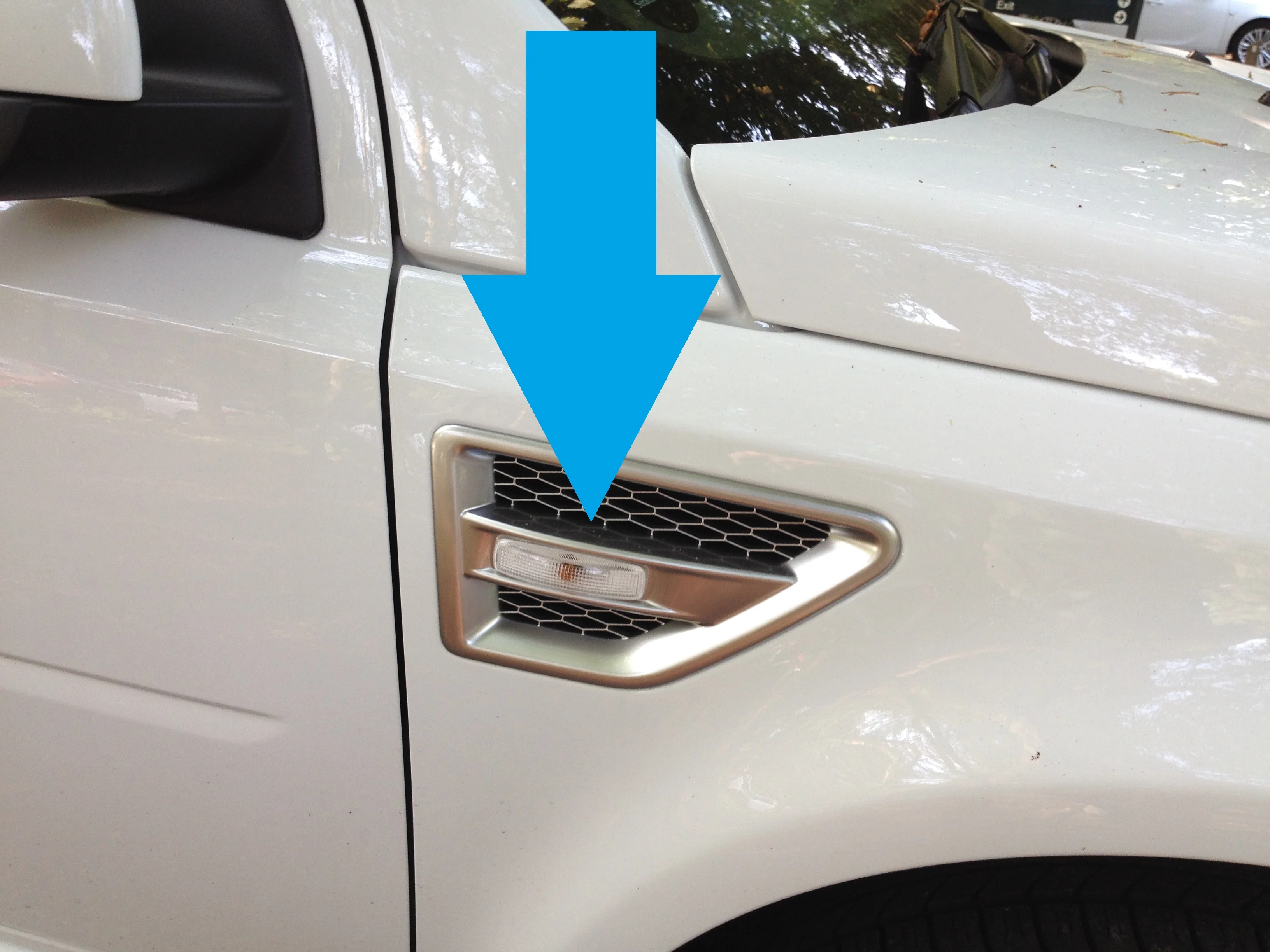 Side Repeaters for Land Rover Freelander 2 (Pair) - LED - Smoked - Image 4