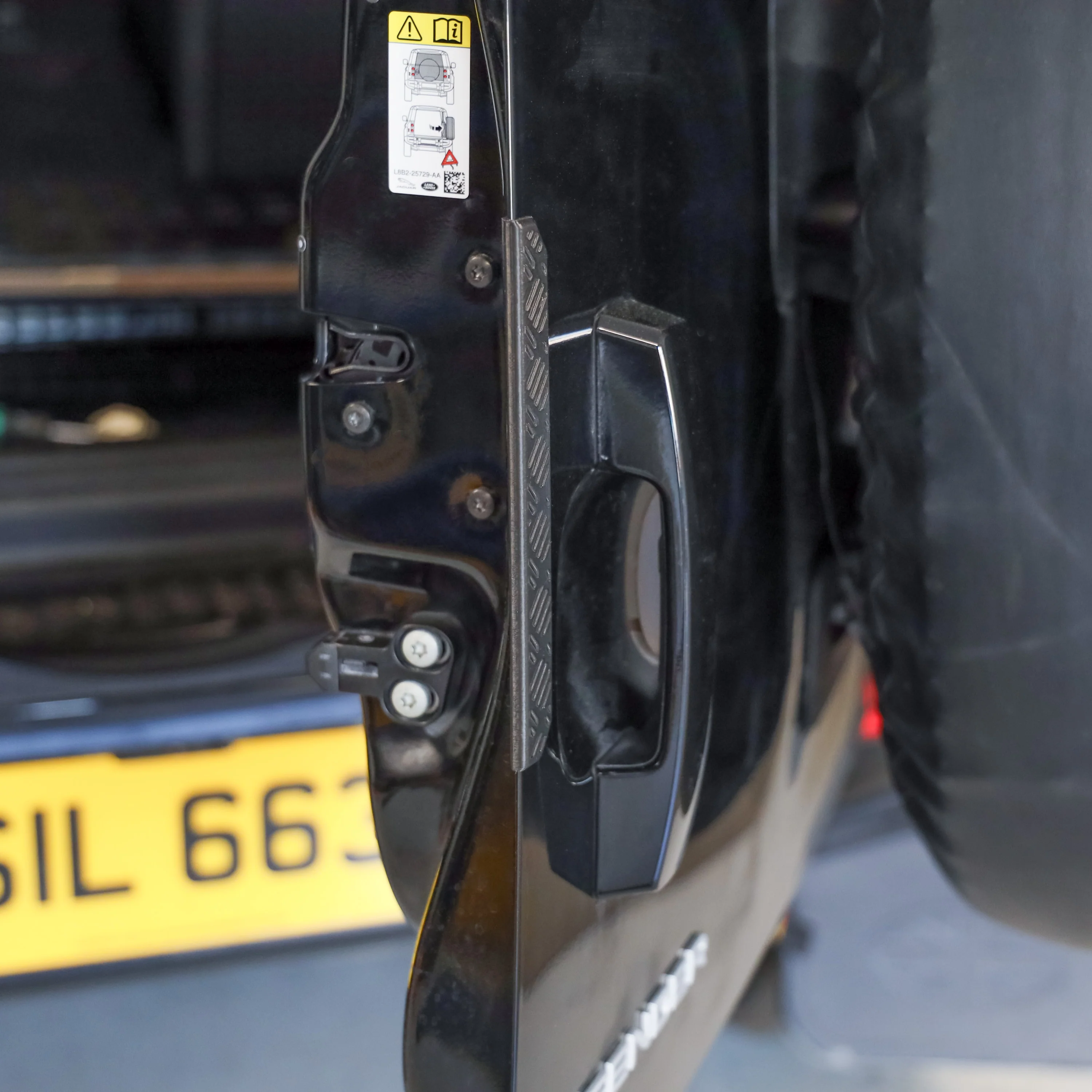 Tailgate Door Edge Protection Strip for Land Rover Defender L663 90/110/130 - Image 7