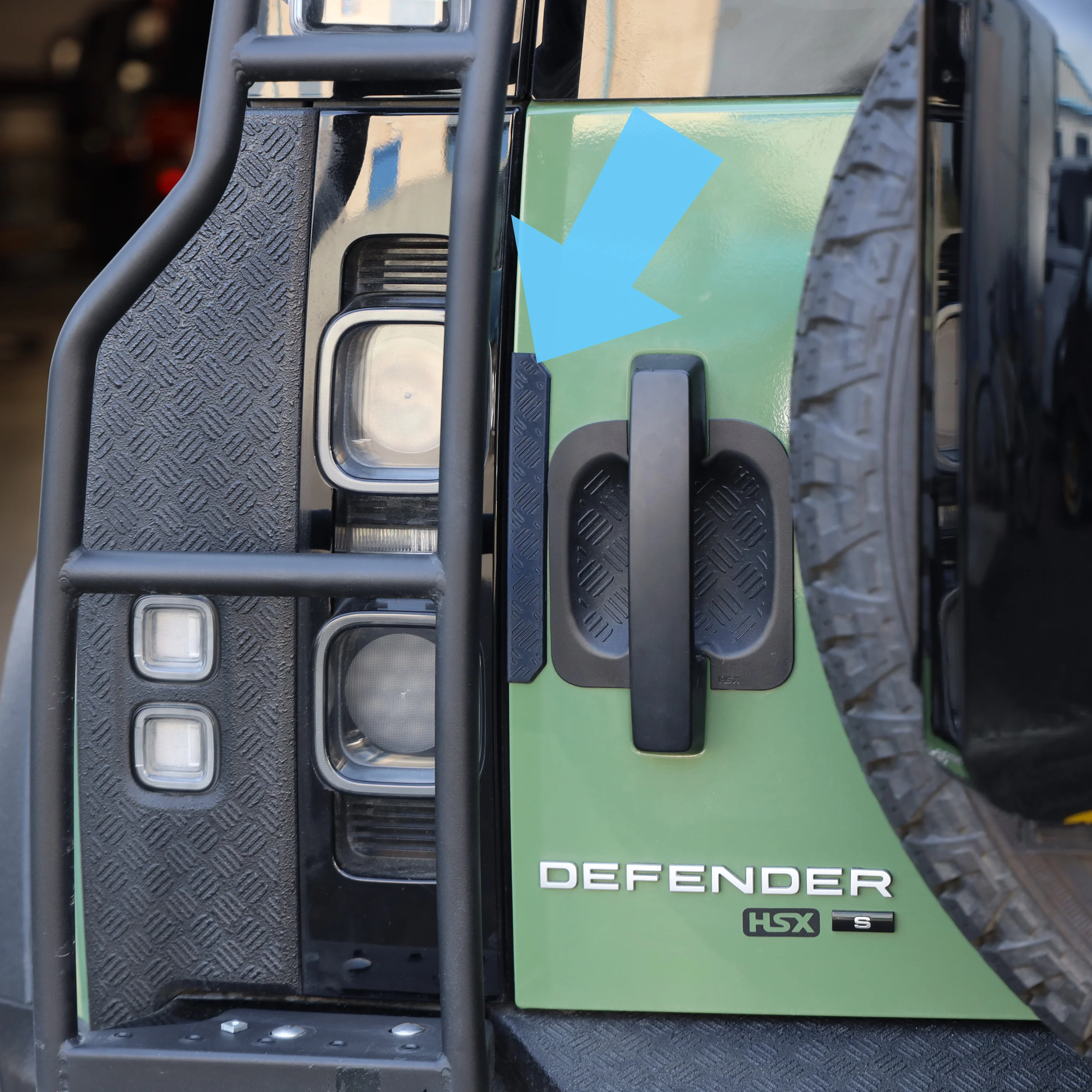 Tailgate Door Edge Protection Strip for Land Rover Defender L663 90/110/130 - Image 9