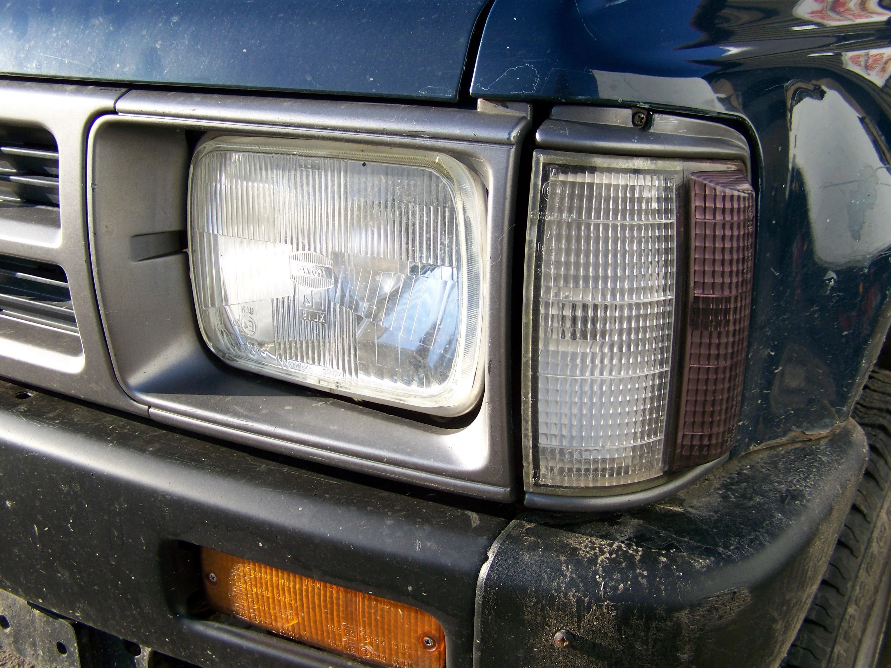Toyota Hilux Mk2 Corner Light Assembly - LH - Image 3